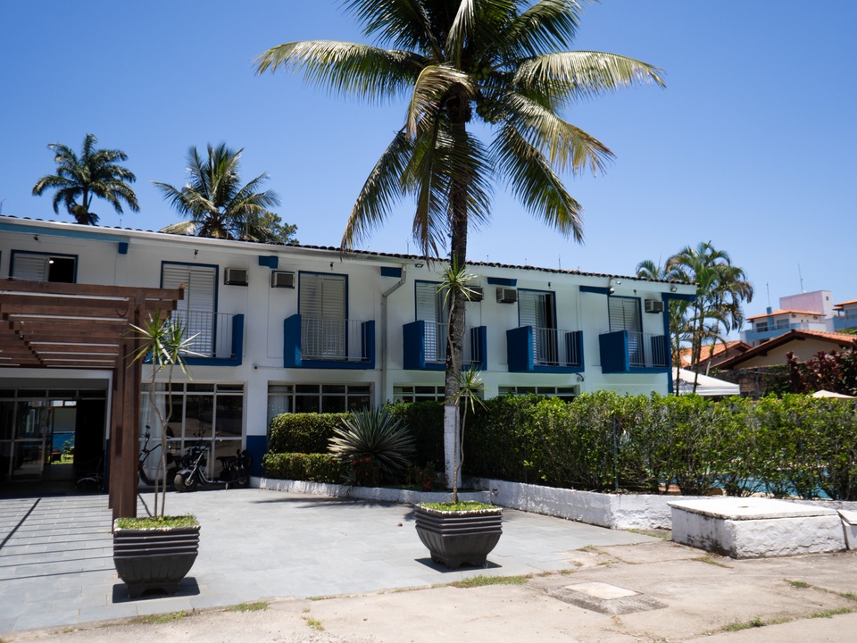 O Hotel possui piscina Adulto e Infantil, na área da piscina temos mesas, espreguiçadeiras e cobertura Wi-Fi. Também possui atendimento do Bar com Lanches, Porções e Drink
